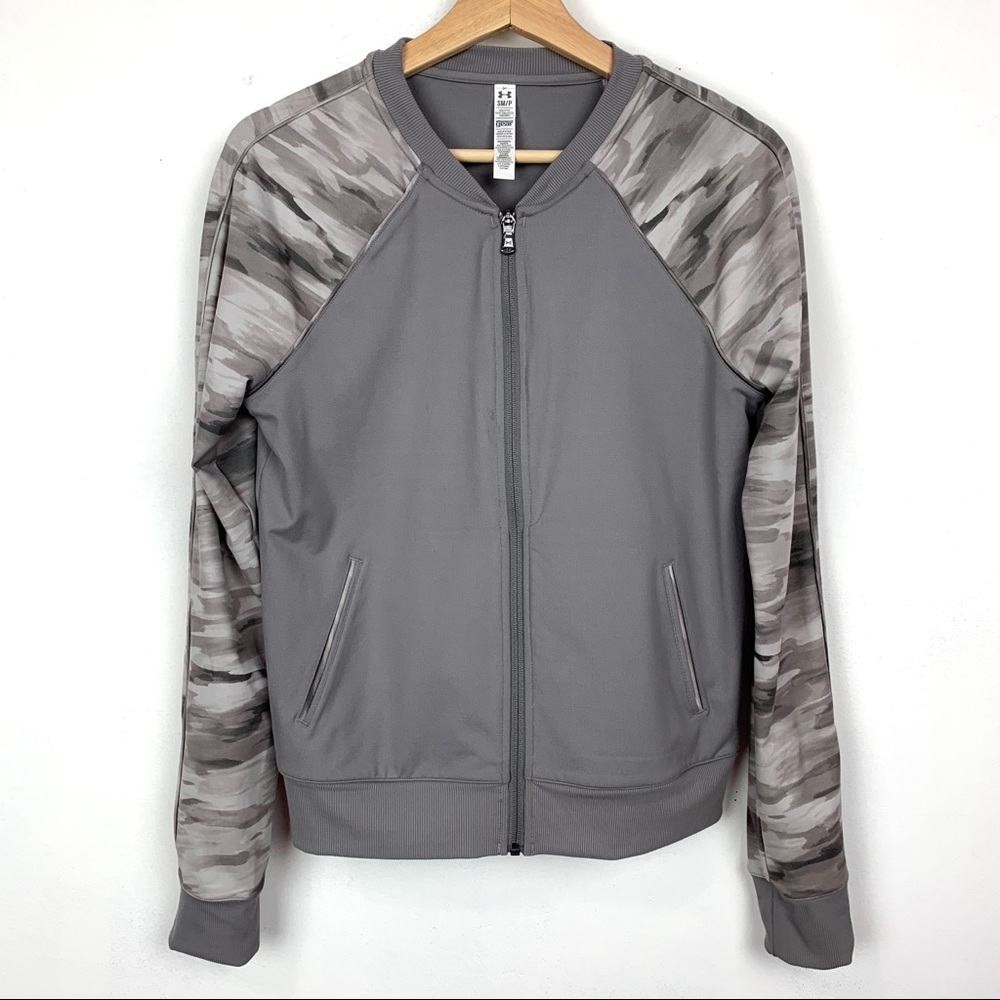 Under Armour• All season semi fitted full zip